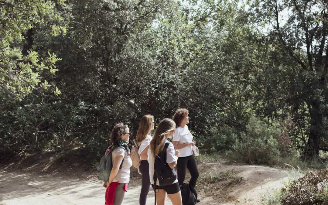 Beneficios creativos de las caminatas grupales